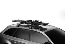Лыжи на черном багажнике Thule SnowPack M