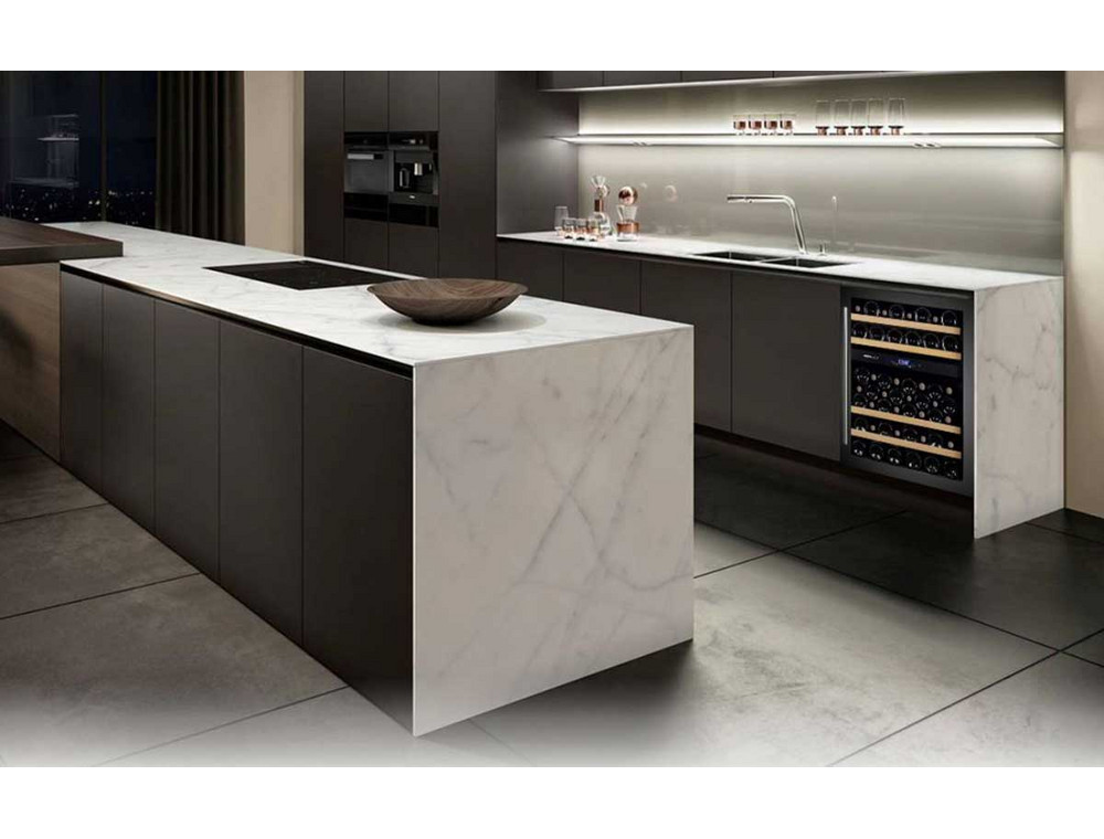 Холодильник Dunavox DX-53.130DBK/DP на кухне