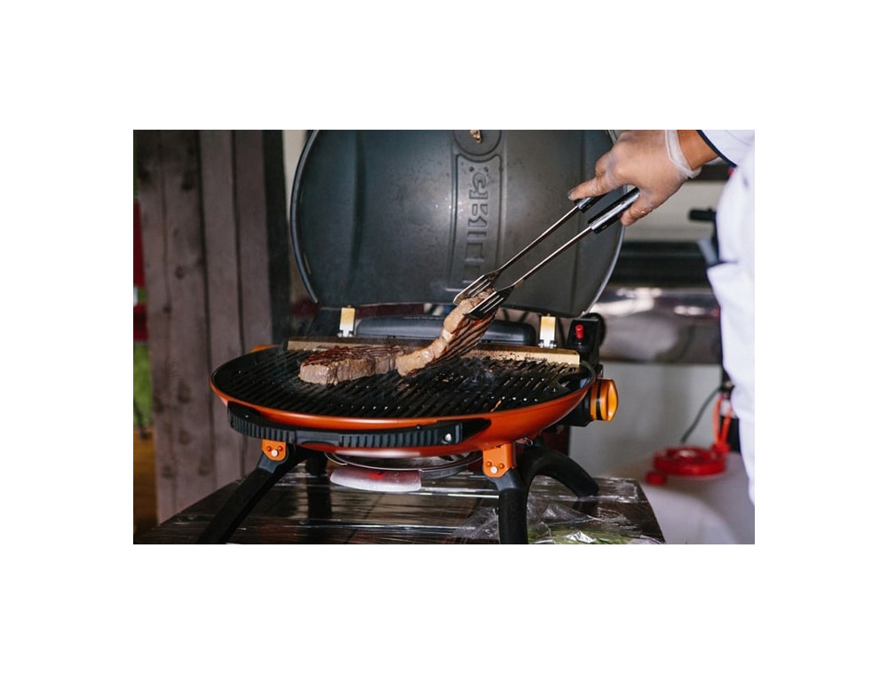 Мясо на газовом гриле O-GRILL 800T Orange