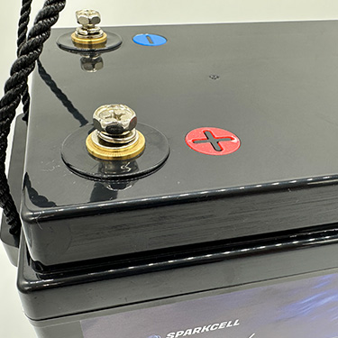 Установка аккумулятора SPARKCELL LiFePO4 12V 210Ah